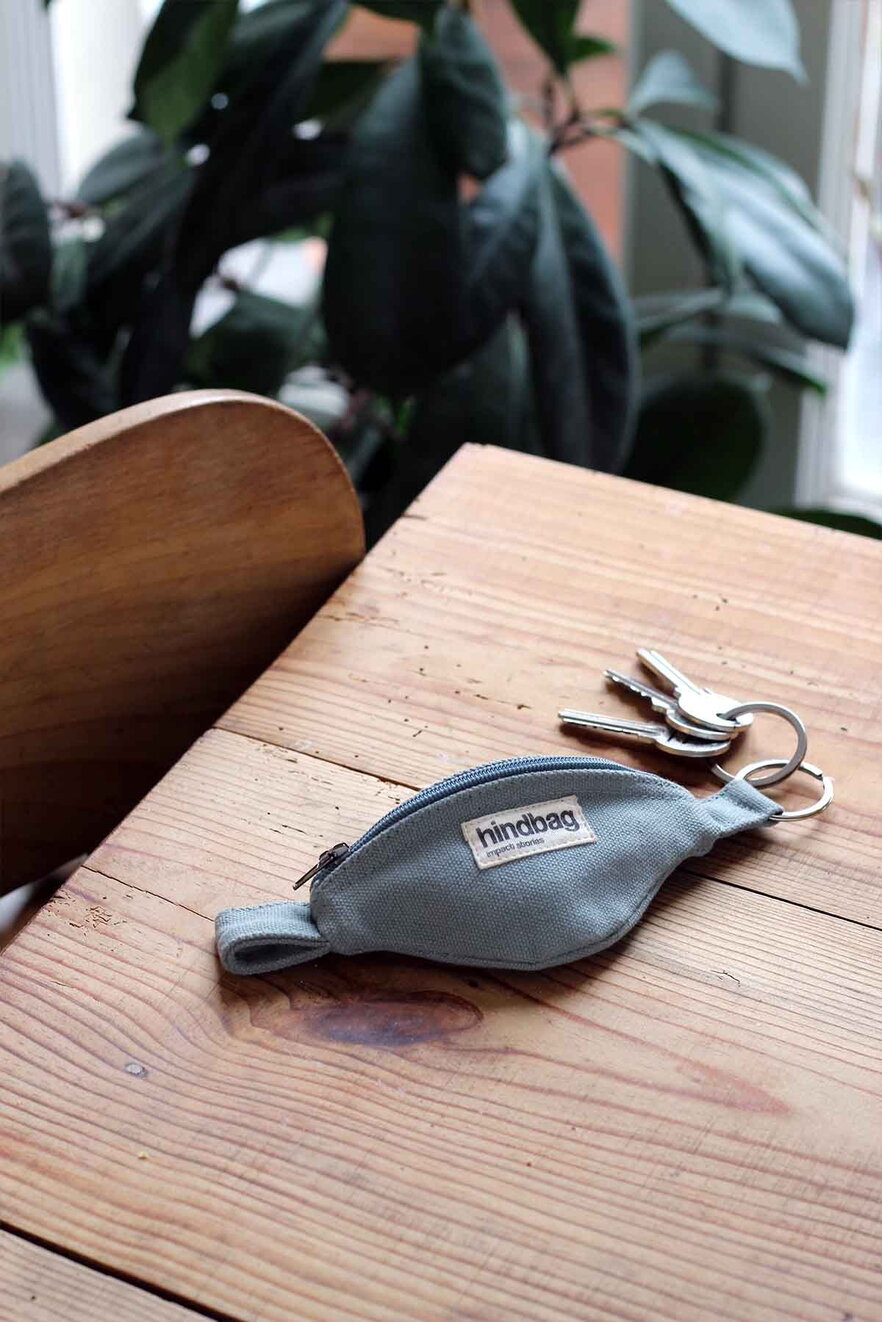 Como Bananen-Schlüsselanhänger Salbeigrün von Hindbag